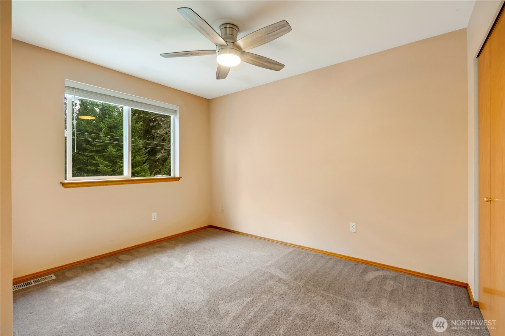 15606 Cascadian Way Bothell, WA 98012 - Photo 22 of 36 an empty room with a window