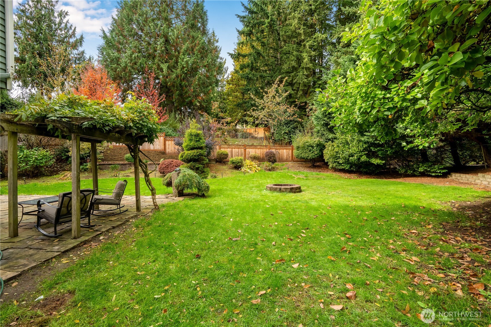 15606 Cascadian Way Bothell, WA 98012 - Photo 30 of 36 a view of yard with green space