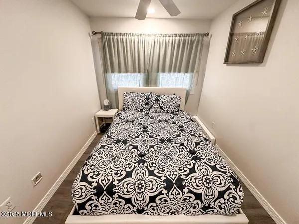 walk in closet with window