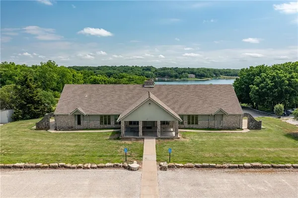 $325,000 | 69 Lakeview Lane, Linn Valley, KS 66040