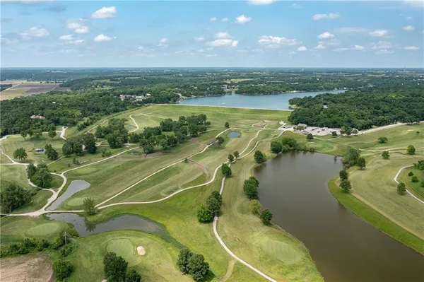 $325,000 | 69 Lakeview Lane, Linn Valley, KS 66040