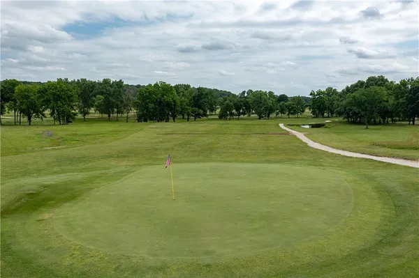 $325,000 | 69 Lakeview Lane, Linn Valley, KS 66040