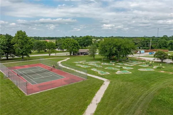 $325,000 | 69 Lakeview Lane, Linn Valley, KS 66040