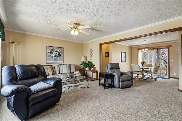$325,000 | 69 Lakeview Lane, Linn Valley, KS 66040