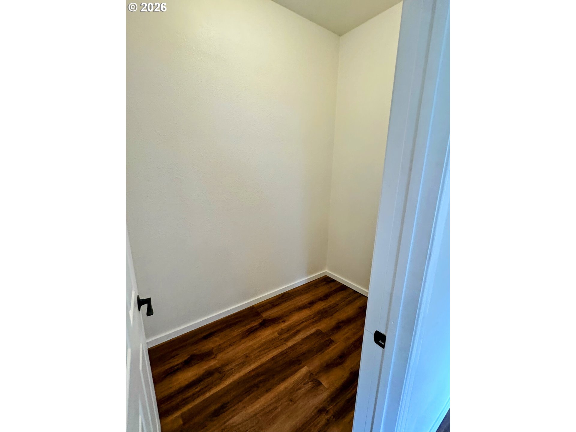 584 North Baxter Street Coquille, OR 97423 - Photo 17 of 39 a view of a room