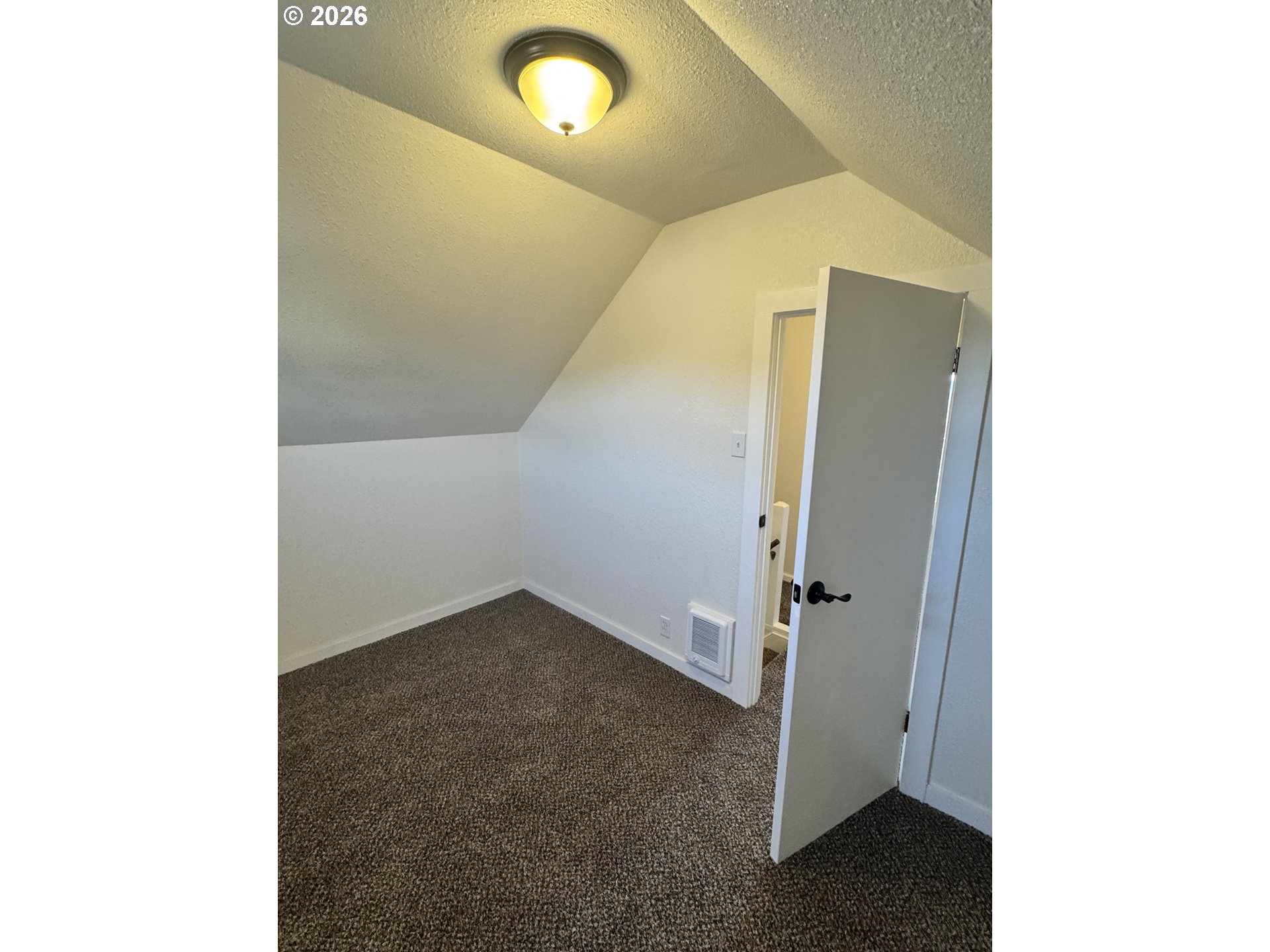584 North Baxter Street Coquille, OR 97423 - Photo 29 of 39 a view of an empty room