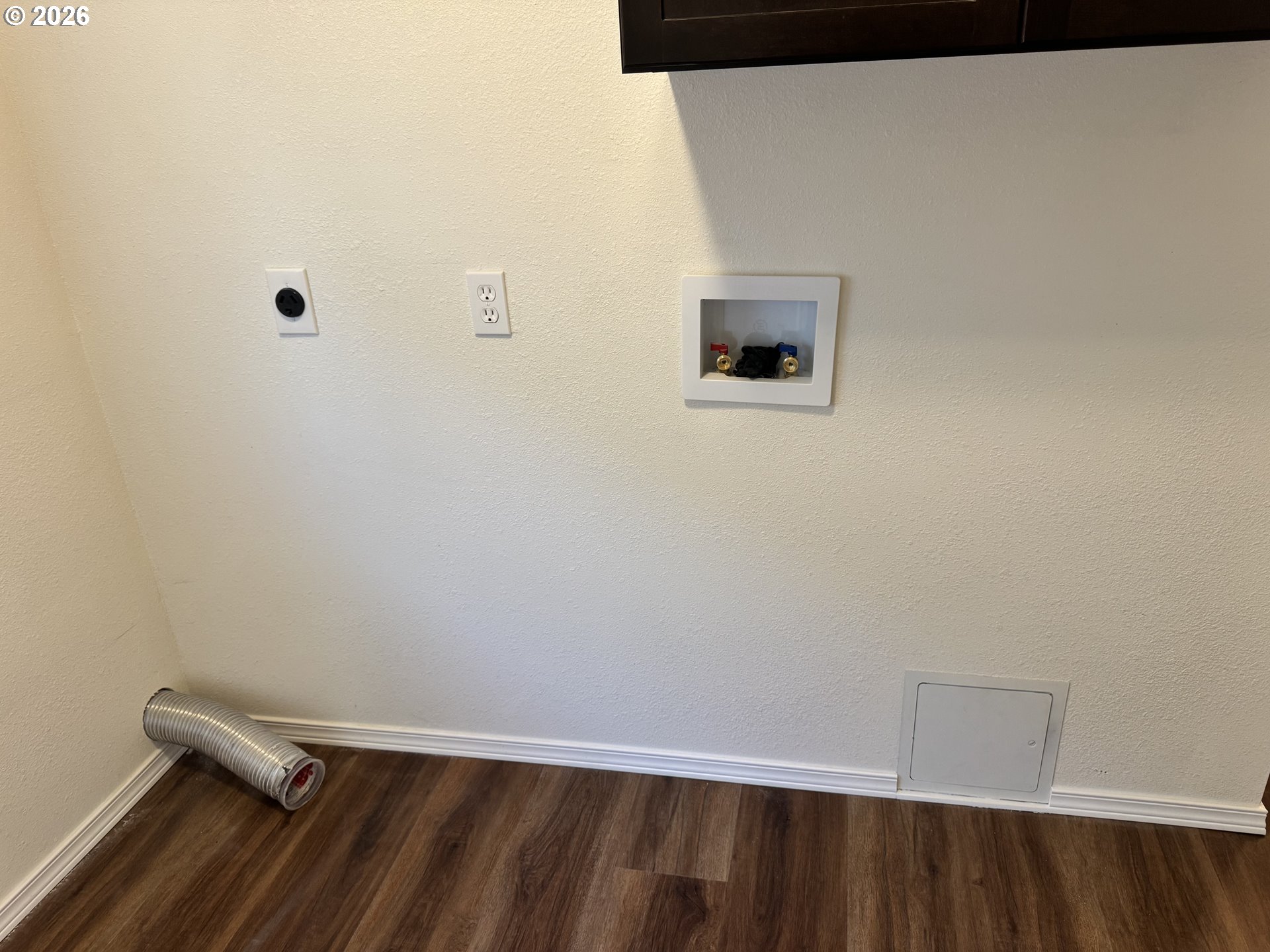 584 North Baxter Street Coquille, OR 97423 - Photo 34 of 39 a view of a wall with an empty room