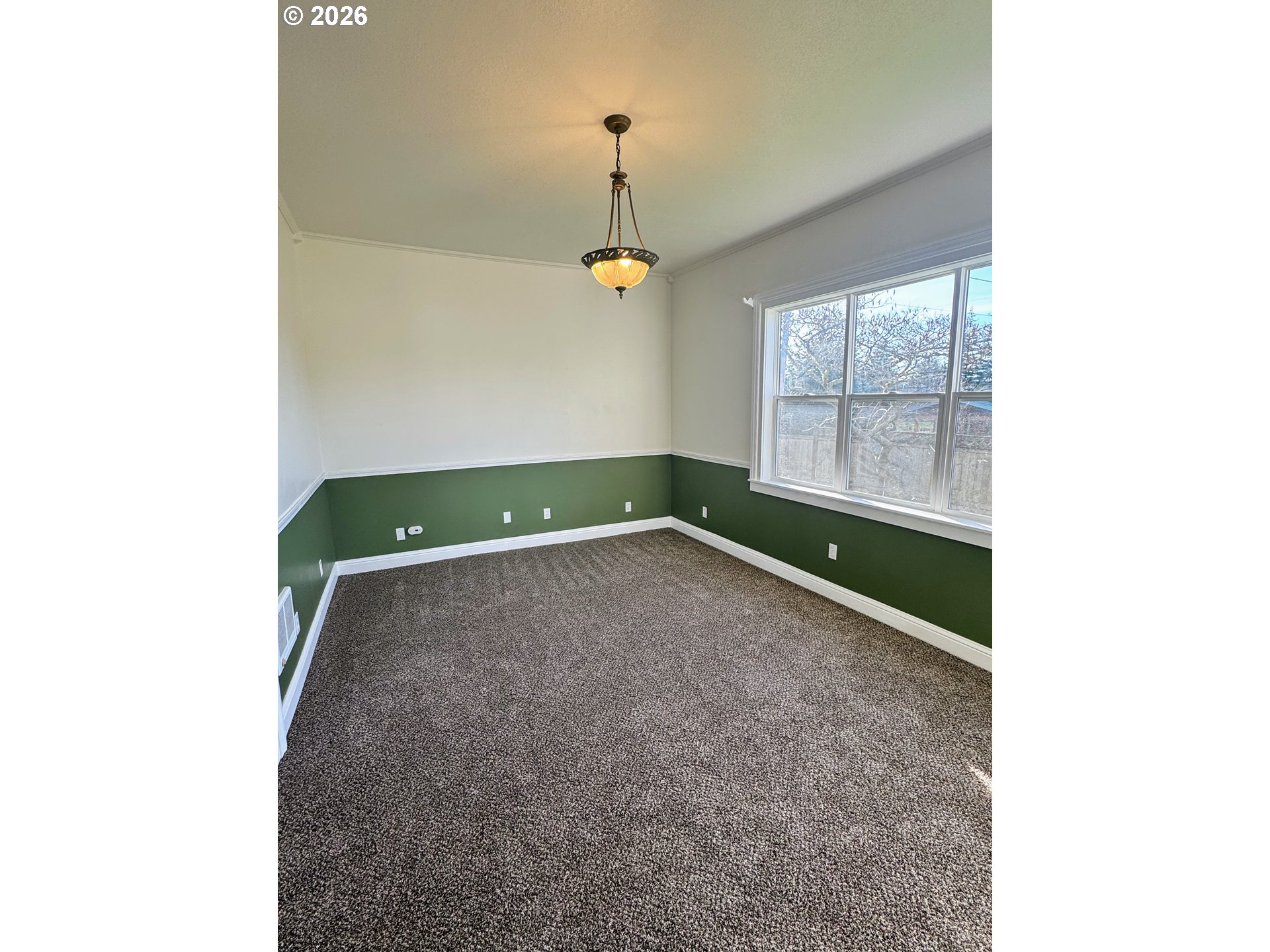 584 North Baxter Street Coquille, OR 97423 - Photo 10 of 39 a view of room and window