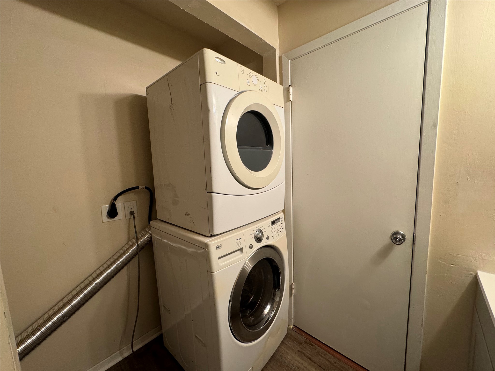 910 Duncan Lane, Unit 43 Austin, TX 78705 - Photo 8 of 15 a utility room with dryer and washer