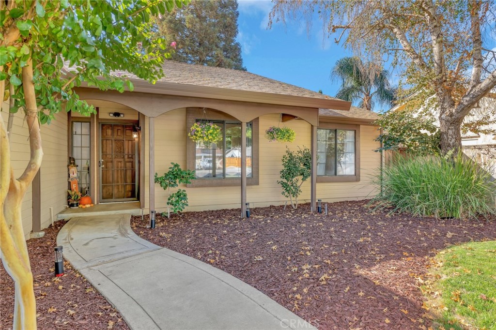 848 Lehigh Drive Merced, CA 95348 - Photo 4 of 30 a front view of a house with garden