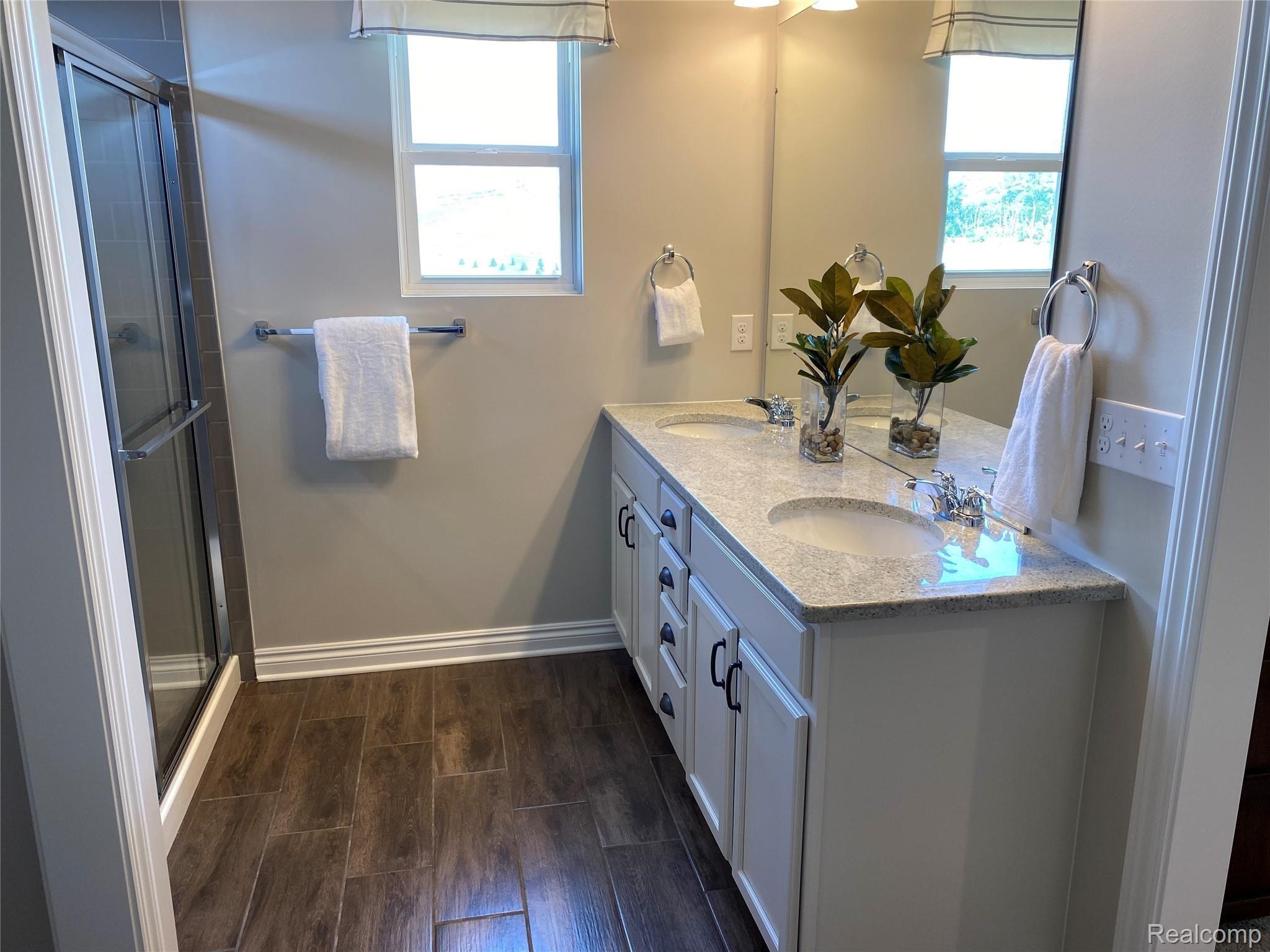357 Strawberry Drive Rochester, MI 48307 - Photo 3 of 9 Ashton Owners Bath.jpg