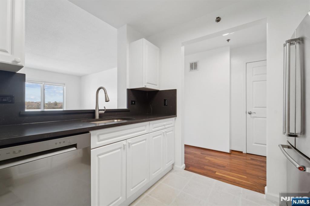 110 City Place Edgewater, NJ 07020 - Photo 11 of 44