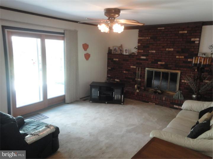 151 Hempstead Road Hamilton, NJ 08610 - Photo 2 of 8 Family Room