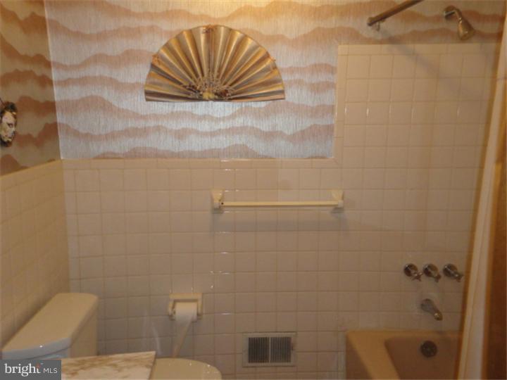 151 Hempstead Road Hamilton, NJ 08610 - Photo 5 of 8 Bathroom