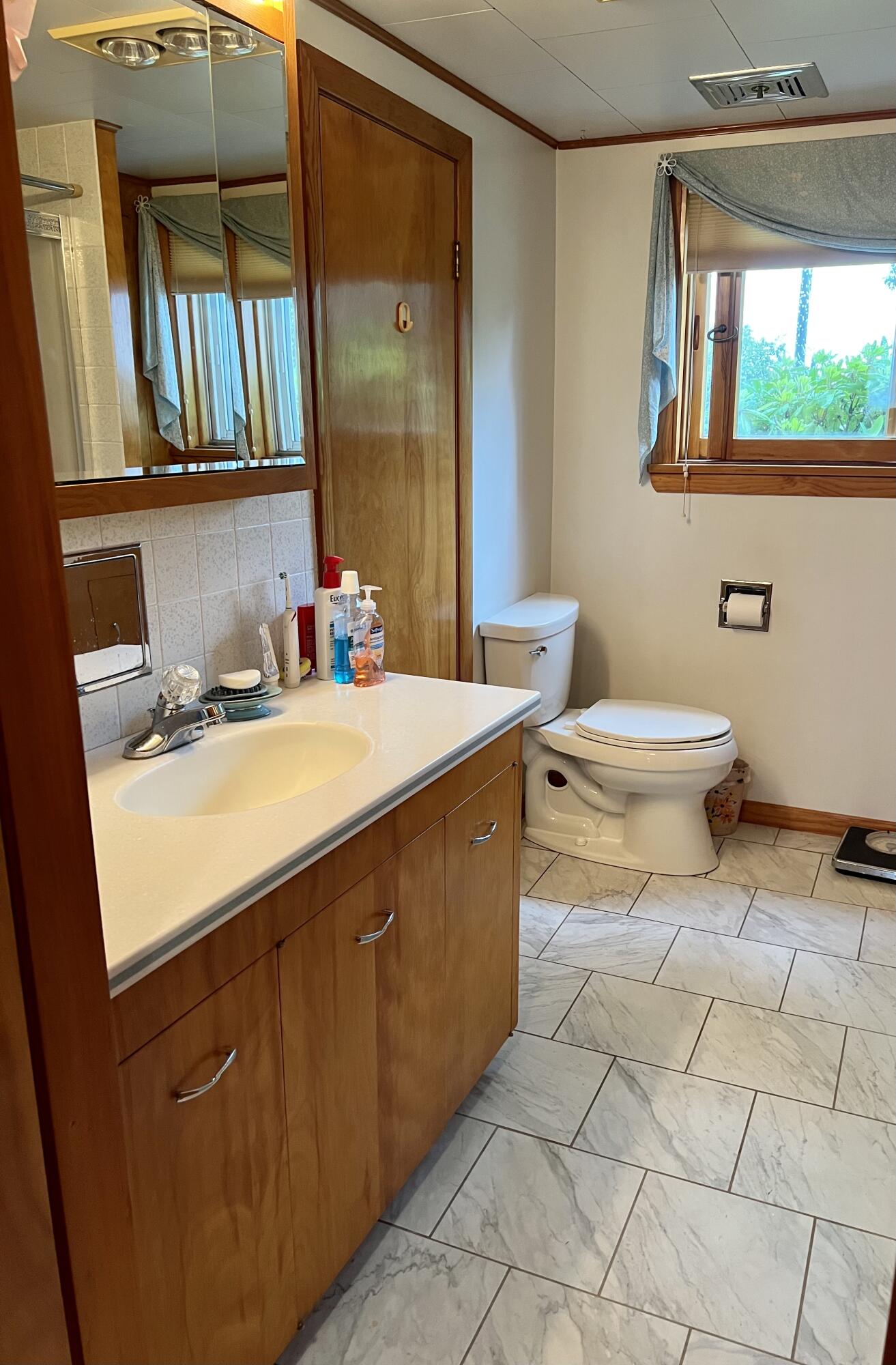 42 Crockett Point Road Bernard, ME 04612 - Photo 19 of 52 Full bathroom