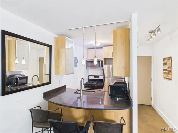 $800 | 210 North 17th Street, Unit 707, St. Louis, MO 63103