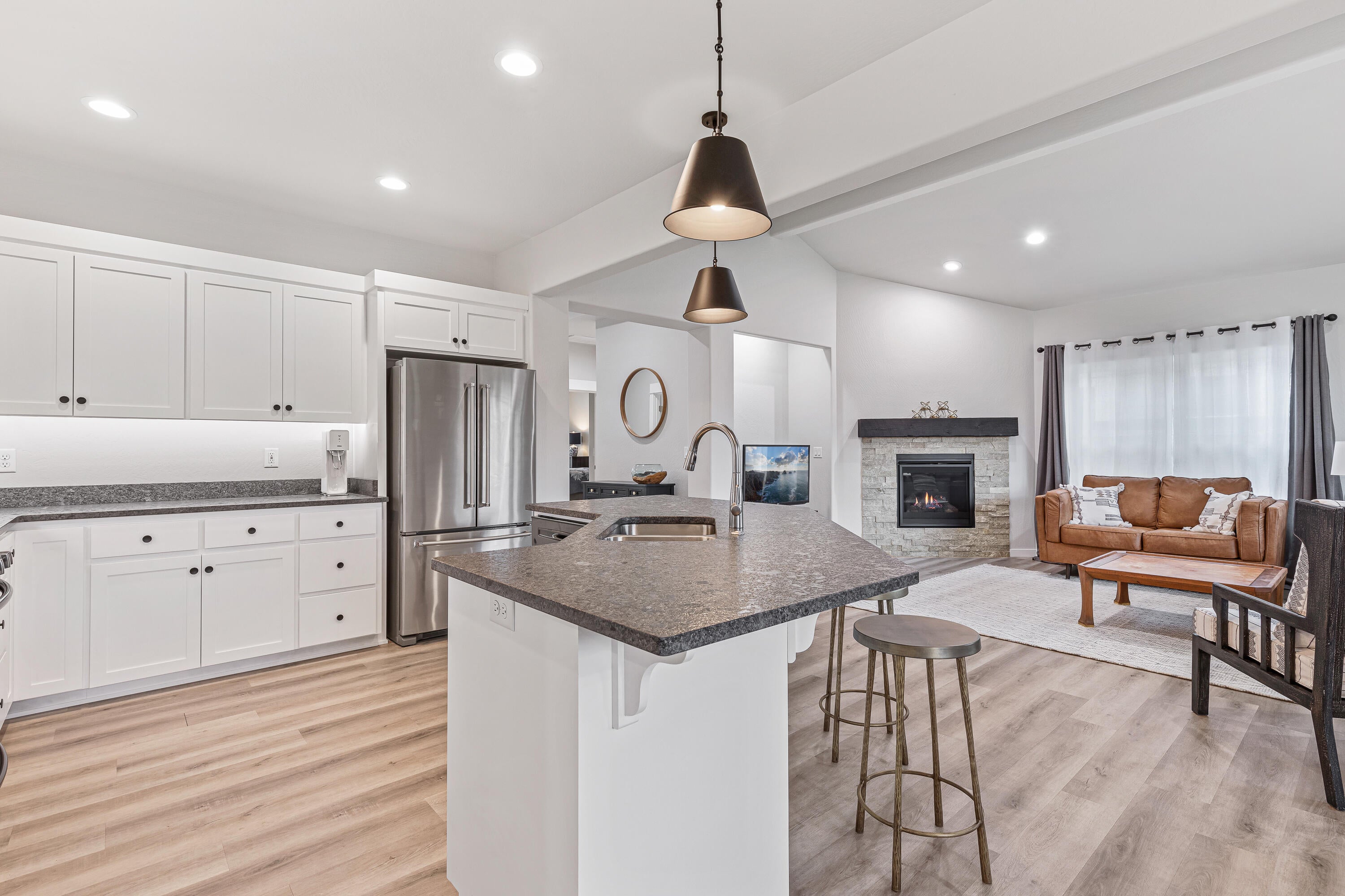 333 Cheney Loop Central Point, OR 97502 - Photo 8 of 34 9R9A5257