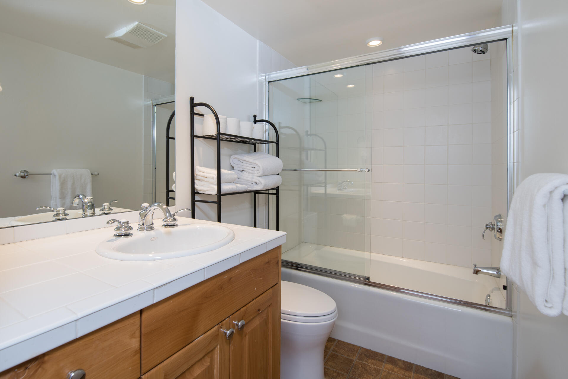 119 Picabo Street, Unit E3 Ketchum, ID 83340 - Photo 17 of 23 Guest bathroom