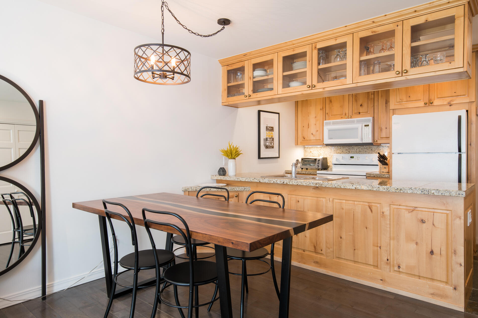 119 Picabo Street, Unit E3 Ketchum, ID 83340 - Photo 9 of 23 Dining and kitchen