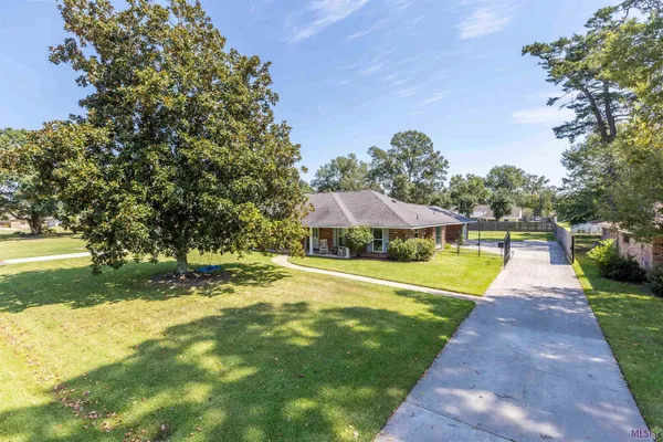 $339,900 | 6612 Lindsey Neal Drive, Greenwell Springs, LA 70739