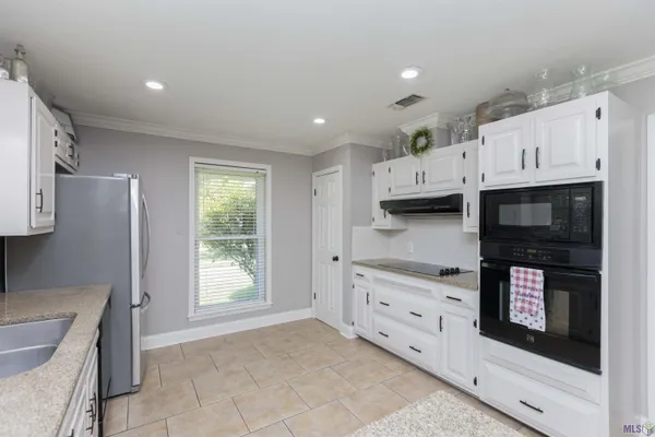$339,900 | 6612 Lindsey Neal Drive, Greenwell Springs, LA 70739