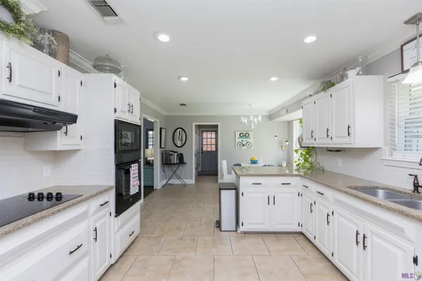 $339,900 | 6612 Lindsey Neal Drive, Greenwell Springs, LA 70739