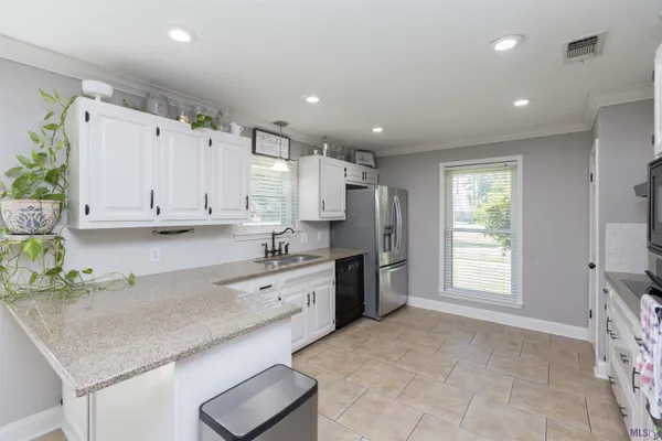 $339,900 | 6612 Lindsey Neal Drive, Greenwell Springs, LA 70739