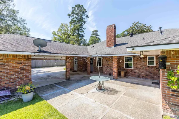 $339,900 | 6612 Lindsey Neal Drive, Greenwell Springs, LA 70739