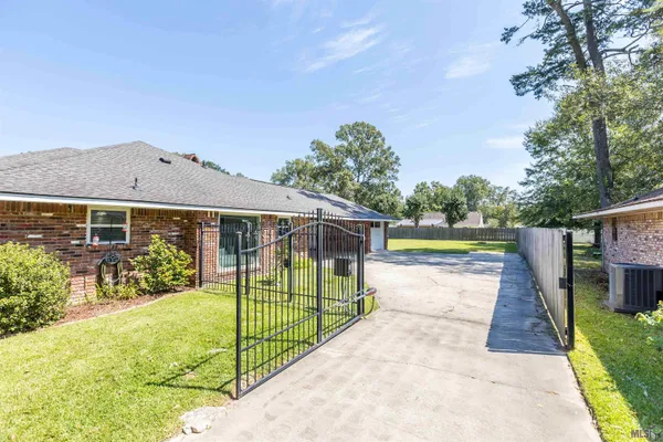 $339,900 | 6612 Lindsey Neal Drive, Greenwell Springs, LA 70739
