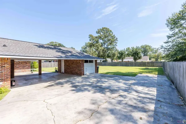 $339,900 | 6612 Lindsey Neal Drive, Greenwell Springs, LA 70739