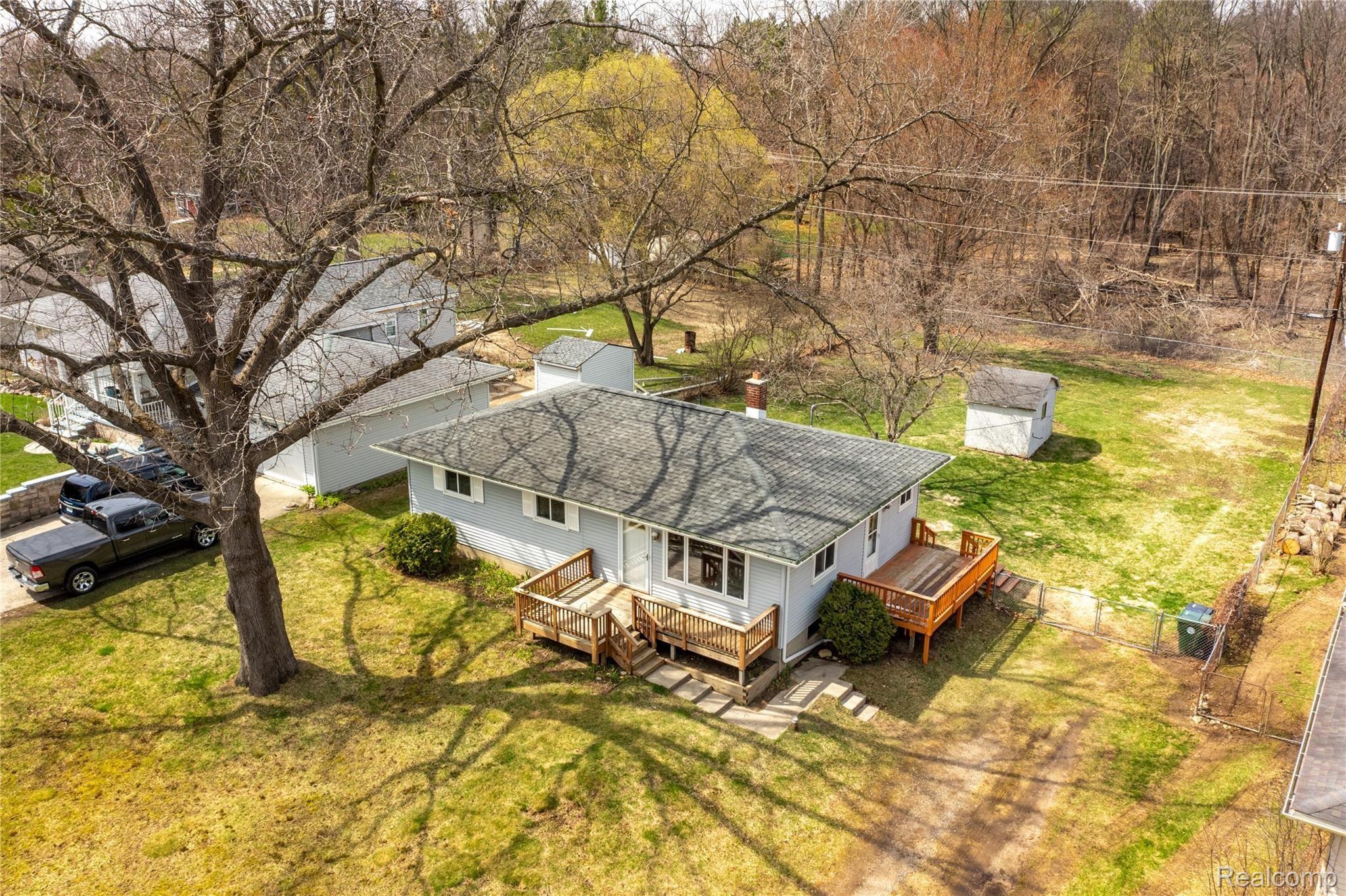 2334 Cole Road Lake Orion, MI 48362 - Photo 2 of 37 2334 Cole Rd-29.JPG