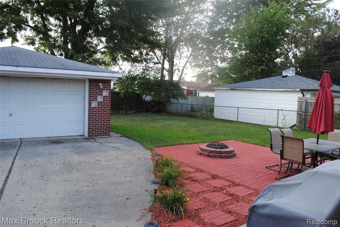 8855 Henry Ruff Road Livonia, MI 48150 - Photo 4 of 17 PATIO.jpg