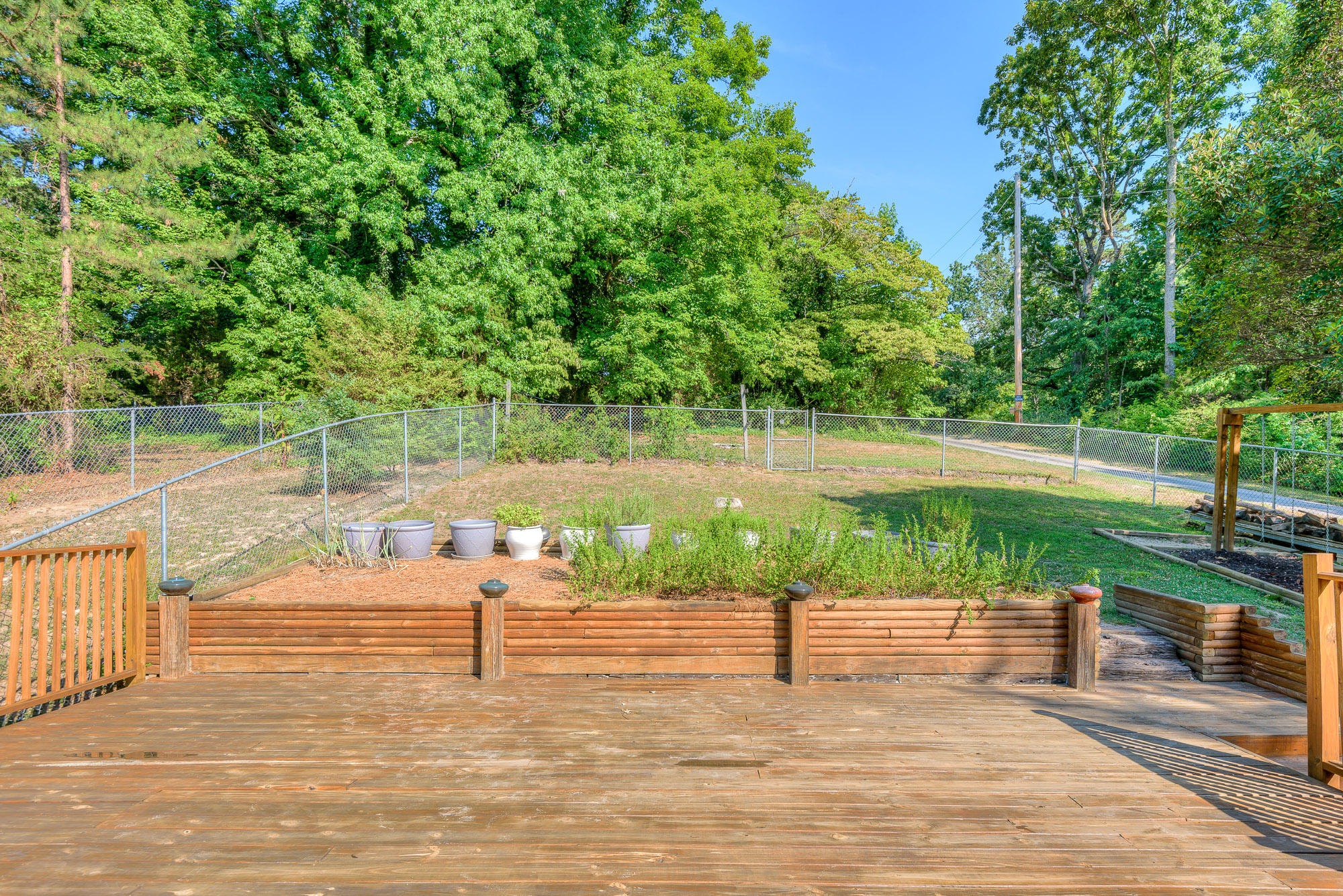 8017 Harper Road Hixson, TN 37343 - Photo 22 of 28 Back Deck