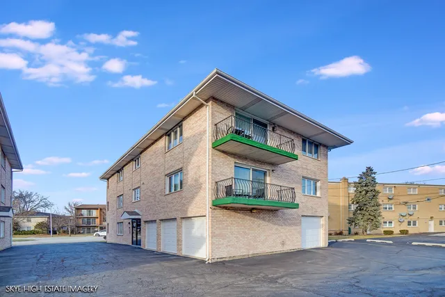 $199,999 | 5359 Edison Avenue, Unit 3S, Oak Lawn, IL 60453