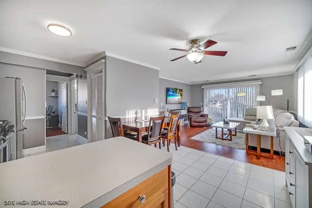 $199,999 | 5359 Edison Avenue, Unit 3S, Oak Lawn, IL 60453