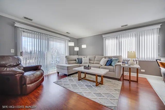 $199,999 | 5359 Edison Avenue, Unit 3S, Oak Lawn, IL 60453