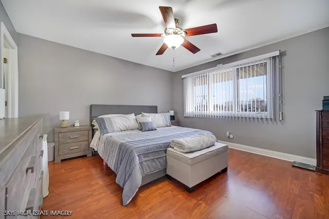 $199,999 | 5359 Edison Avenue, Unit 3S, Oak Lawn, IL 60453