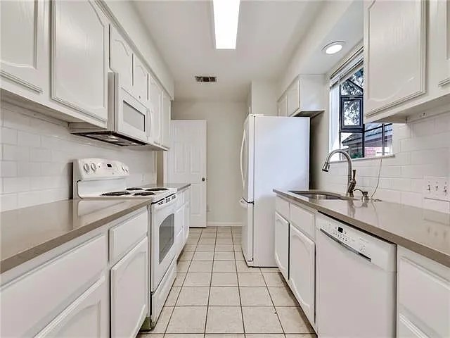 312 Sailmaster Street Lakeway, TX 78734 - Photo 4 of 16