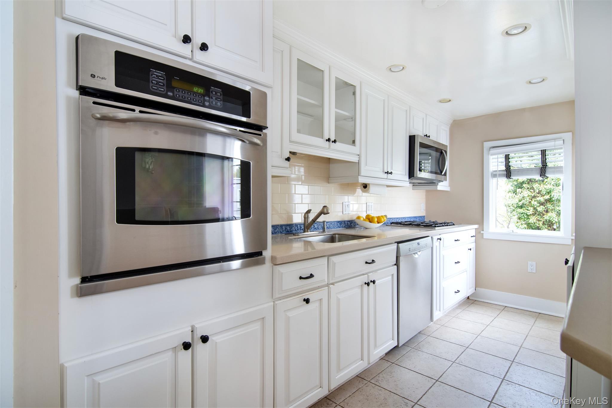 73 Kensington Road Bronxville, NY 10708 - Photo 10 of 33