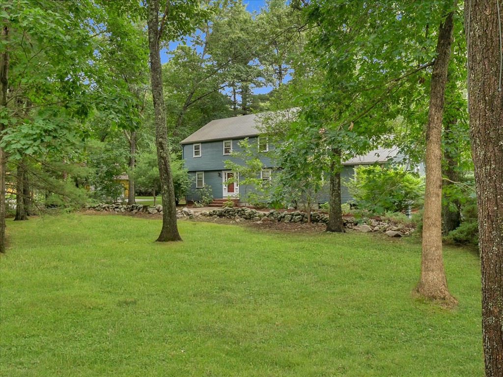 a view of a house with a backyard