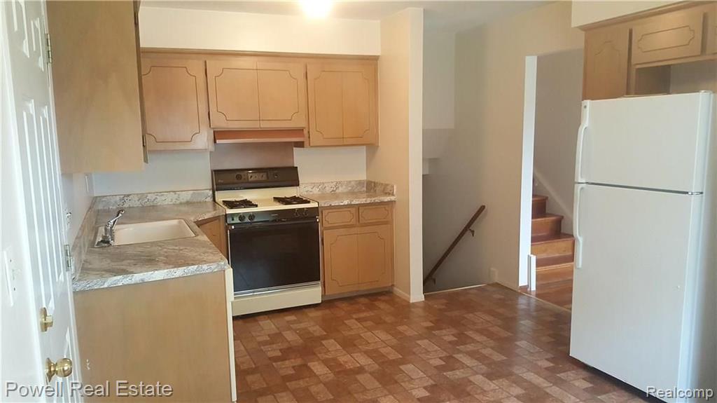 32906 Rosenbusch Drive Warren, MI 48088 - Photo 8 of 31