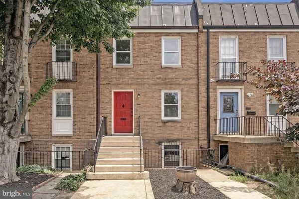 $879,900 | 712 6th Street Southwest, Washington, DC 20024