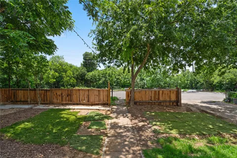 $299,900 | 905 West 10th Street, Georgetown, TX 78626