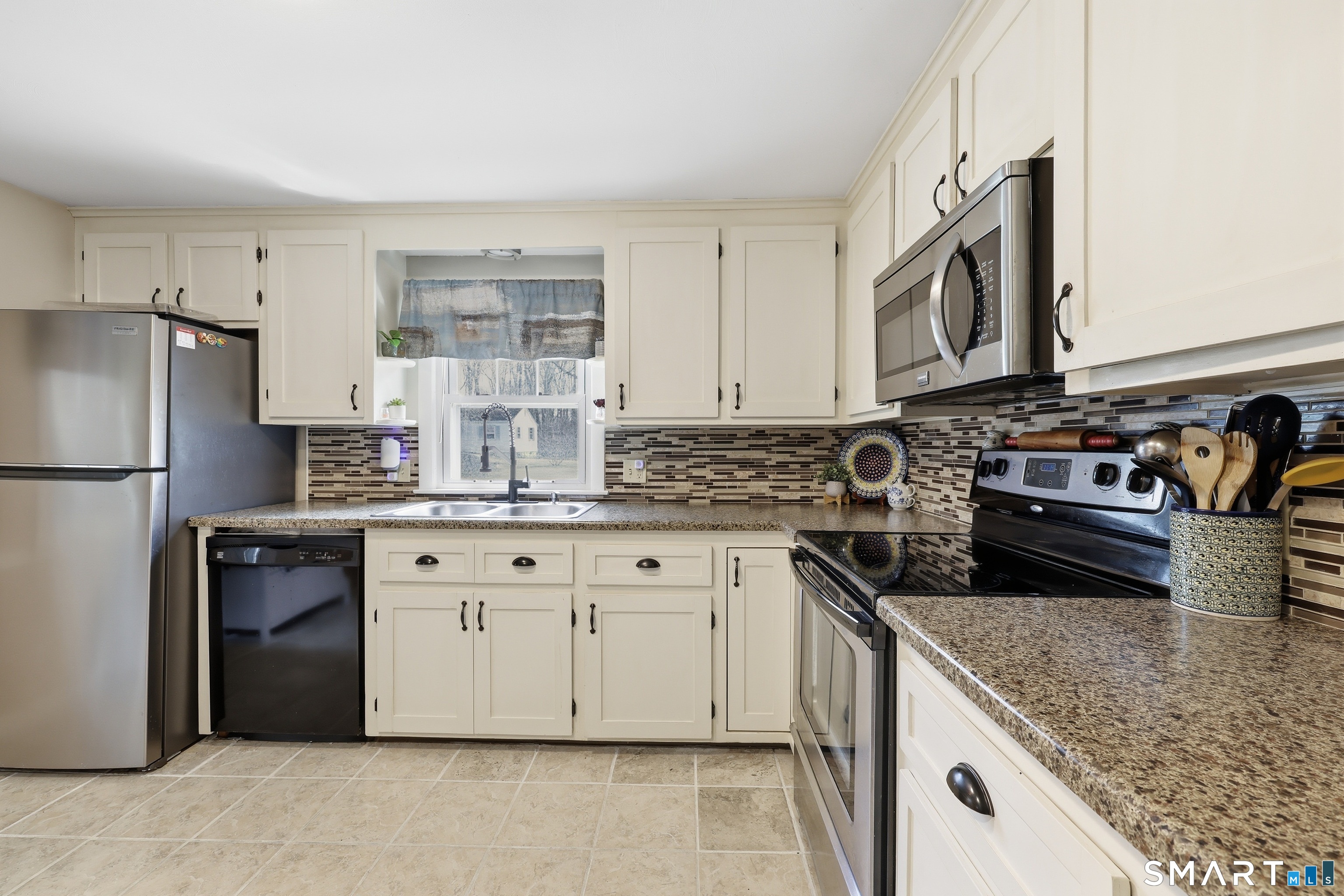 23 Ellis Street Windsor Locks, CT 06096 - Photo 13 of 34