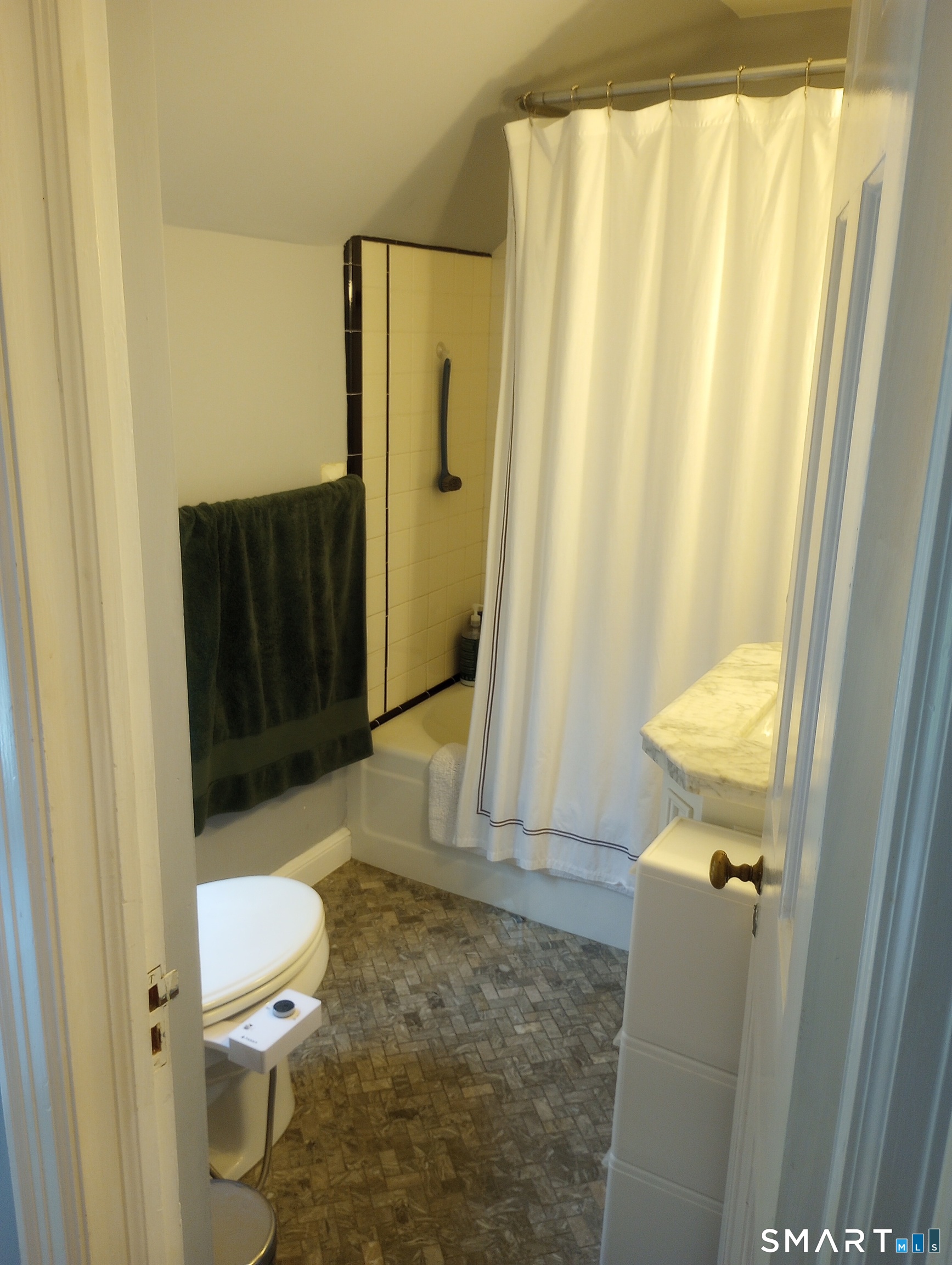 14 Stonybrook Road Fairfield, CT 06824 - Photo 18 of 30 Gallery Image 18