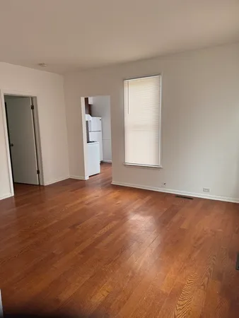 $1,100 | 140 College Street, Unit 2, Elgin, IL 60120