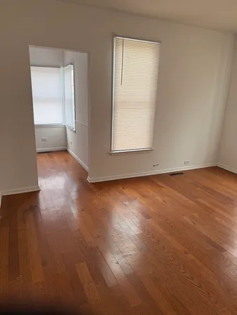 $1,100 | 140 College Street, Unit 2, Elgin, IL 60120