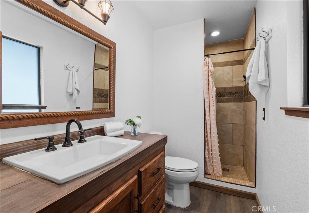 19801 Talihina Road Apple Valley, CA 92307 - Photo 13 of 28 Primary Bath 2