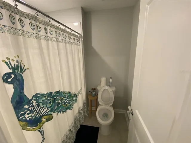 a view of a house with backyard and garden