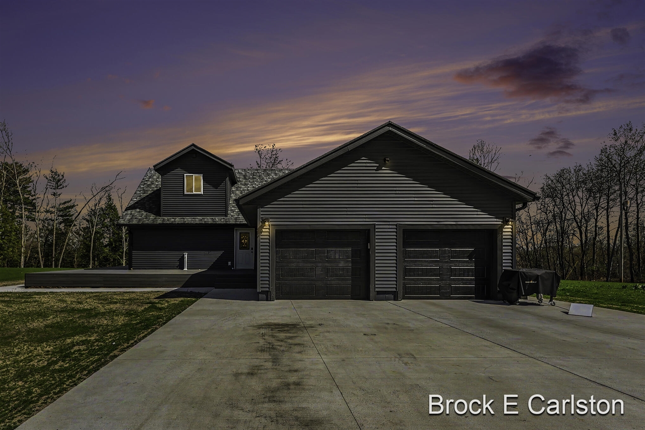 3233 Becker Road Muskegon, MI 49445 - Photo 2 of 55